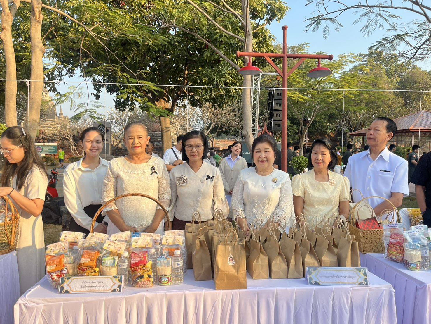 พช.พระนครศรีอยุธยา ร่วมทำบุญตักบาตรพระสงฆ์ 573 รูป เนื่องในวันขึ้นปีใหม่ประจำปี 2569