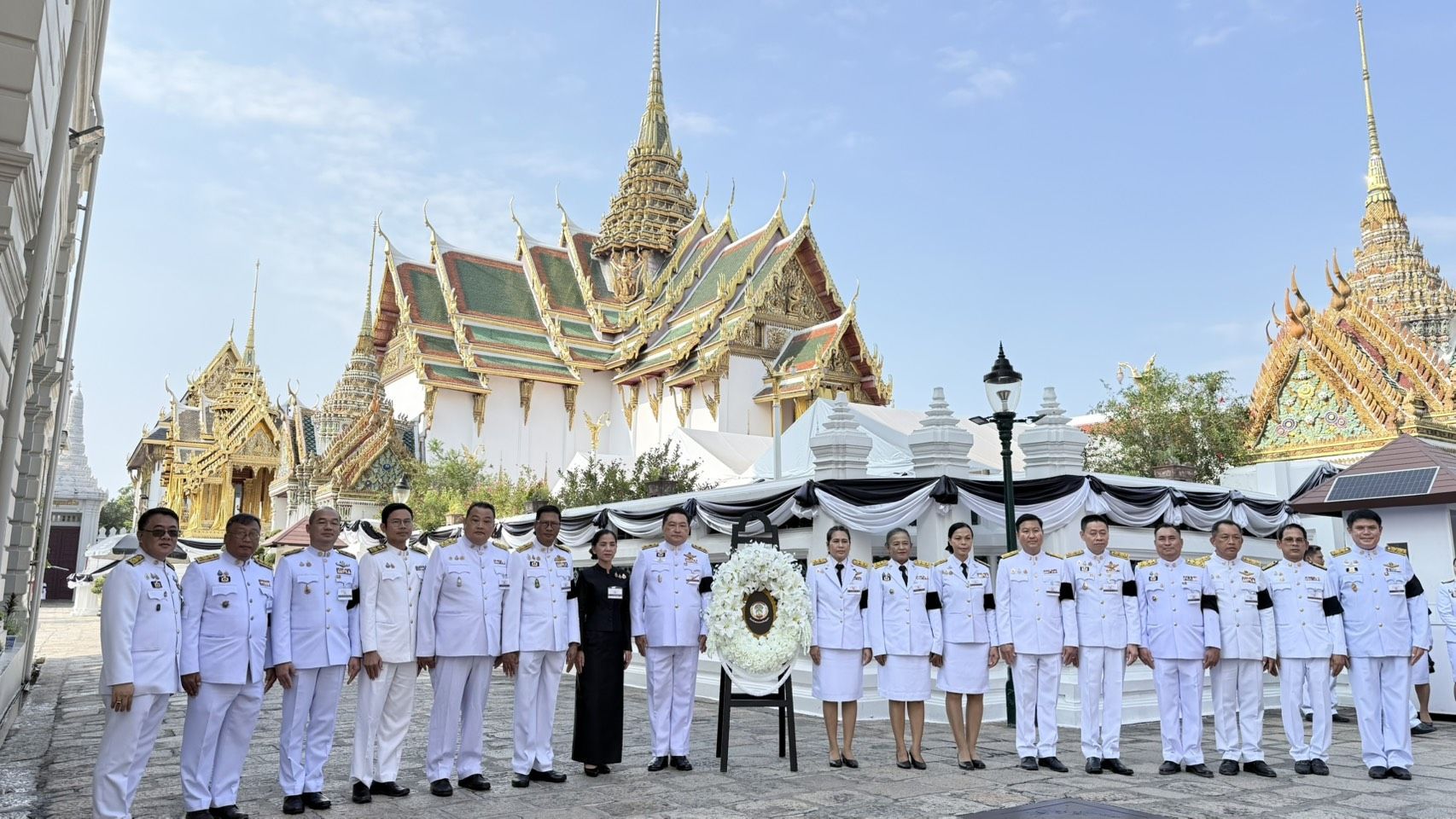 พช.อยุธยา ร่วมบำเพ็ญกุศลและพระพิธีธรรมสวดพระอภิธรรมพระบรมศพ สมเด็จพระนางเจ้าสิริกิติ์ พระบรมราชินีนาถ พระบรมราชชนนีพันปีหลวง และกราบถวายบังคมพระบรมศพ ณ พระที่นั่งดุสิตมหาปราสาท ในพระบรมมหาราชวัง